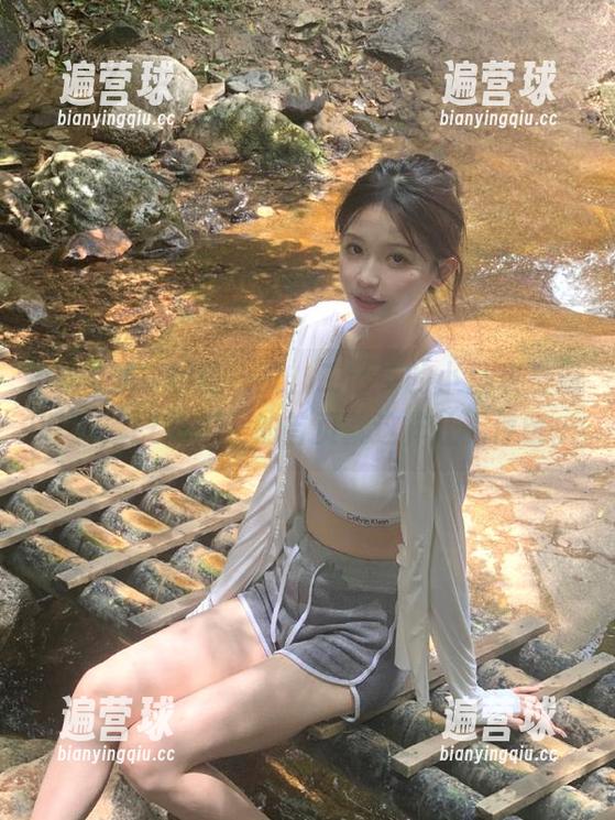 这一页，二十岁的小喜欢重温旧梦，17吃瓜网的首页就这样让人停留。