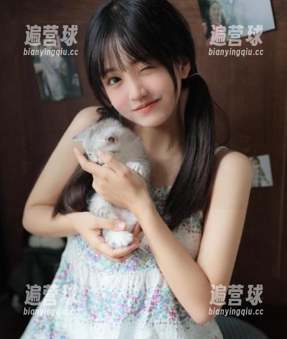 在“52吃瓜”入口里混久了，突然觉得自己就像个隐形人，看见的流言蜚语都是窥探的乐趣。
