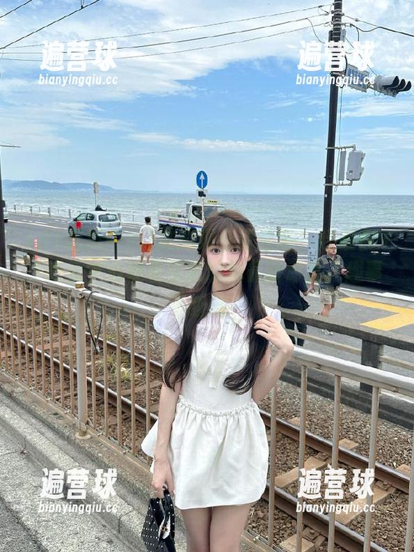 91吃瓜中心 这边观众请注意!赶紧在91吃瓜中心观看瓜皮们的最新动态,趣事不断哦!