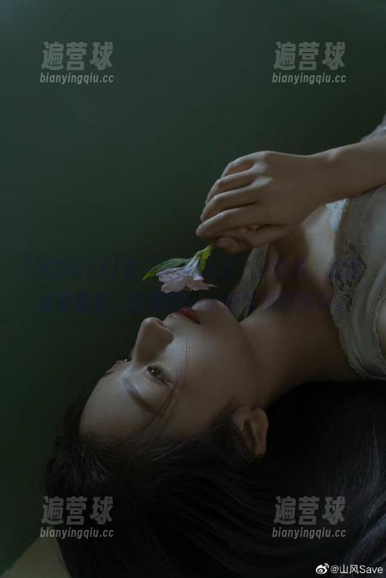 吃瓜511 在“吃瓜511”上漫游,线路走来走去,全是隐秘小道与热辣爆料。