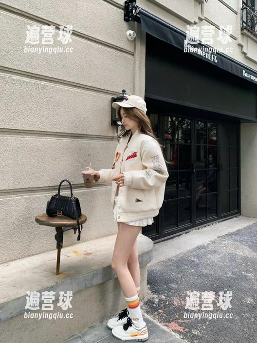 网页潜水：扒哥黑料，瓜都快溢出屏幕了！