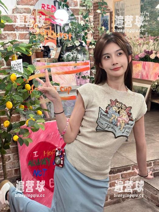 在“黑哥冲料”app里，小小鱼的表演让人忍俊不禁！